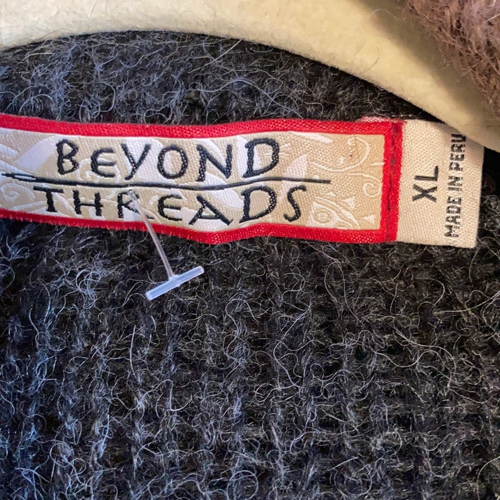 Beyond Threads cardigan - Picture 6 of 6